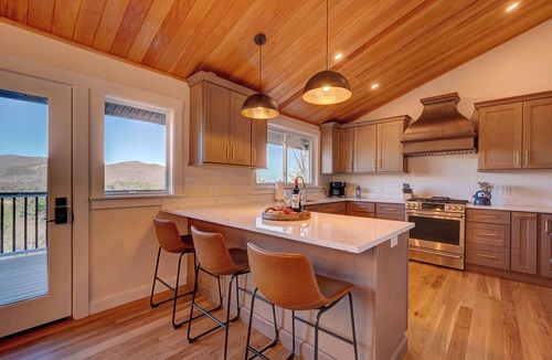 Birch Hill House | Eagle’s Nest | Golf Sim, Theater | Sleeps 16