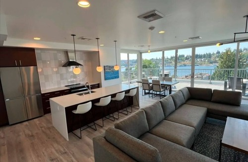 Eastlake Apartment | Eastlake Studio Retreat for Creatives, Professionals & City Explorers