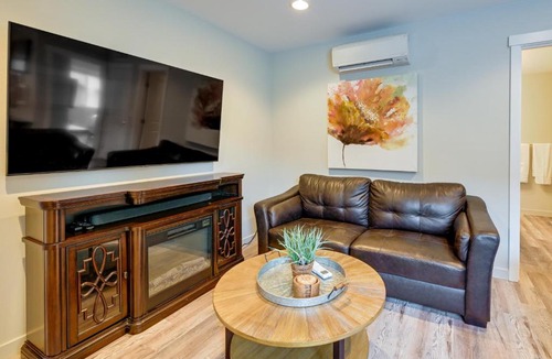 SeaTac Apartment | Easy Commuting! Modern SeaTac Unit w/Fireplace