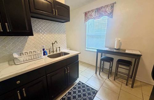 East Riverside Apartment | Eclectic 2 bedroom Apartment Uptown