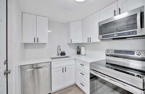 Tarpon River House | Elegant 2BR/2BA Home Near Downtown