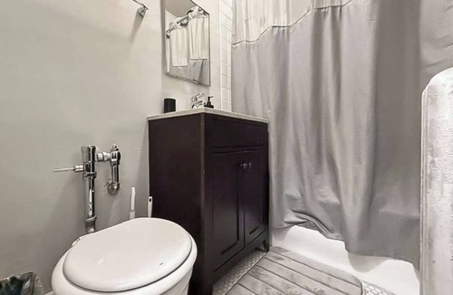 Hyde Park Apartment | Elevated Hyde Park Studio Unit on Dorchester Ave