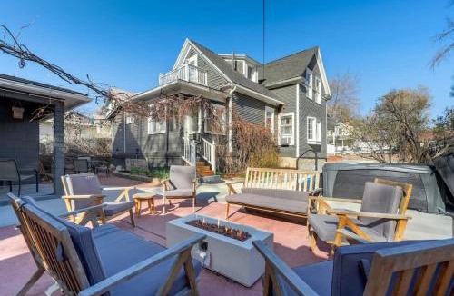 Central Colorado Springs Apartment | Elite Quarters Prime Location Downtown Hot Tub BBQ