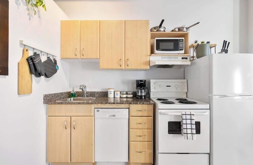 Downtown Edmonton Condo | Eminence Sleek Studio City View