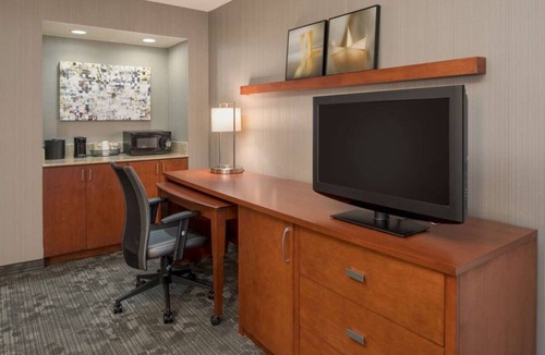 Bridle Trails Hotel | Enjoy a Hassle-Free Stay! Short Drive to Bruce Lee Grave Site, Pet-Friendly!