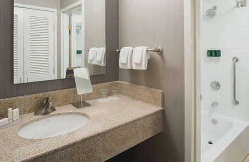 Bridle Trails Hotel | Enjoy a Hassle-Free Stay! Short Drive to Bruce Lee Grave Site, Pet-Friendly!