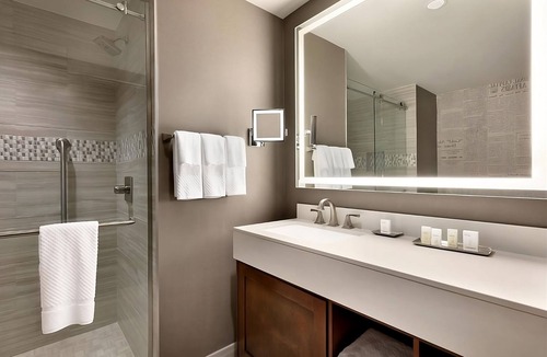 Berkeley Heights Hotel | Ensuring a Very Comfortable & Memorable Stay! Indoor Pool, Free Breakfast!