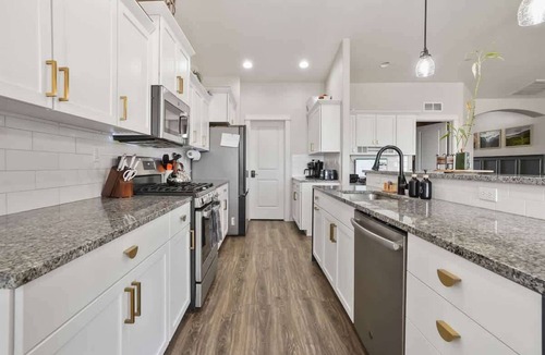 Caldwell House | Entire Home + Private Guest House in Caldwell, Idaho – Sleeps 20