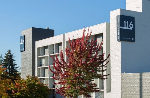 Wilburton House | Excellent Location Right Off the 405! Quiet Room for Your Peaceful Stay, Pool