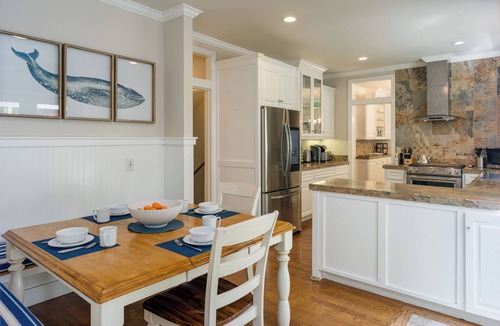 Eastsound House | Exceptional, Hot Tub, Pickleball, Pool Room, Close to Everything!