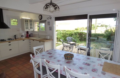 Saint-Pierre-la-Mer Villa | 🌊 Exceptional Seafront Villa – Direct Beach Access, Pool & Absolute Tranquility