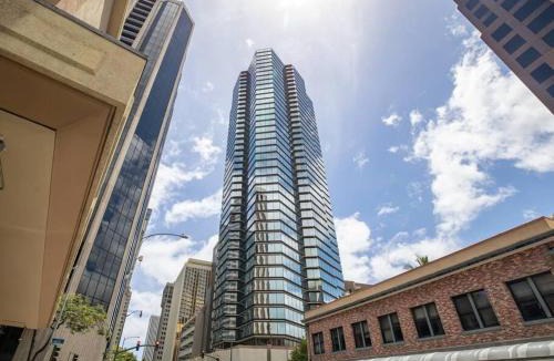 Downtown Honolulu House | Executive Center 1604