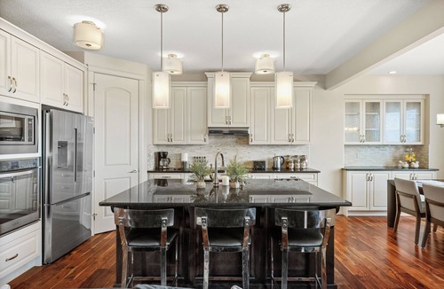 Northwest Calgary House | Executive luxury 5 bedrooms living on a green space