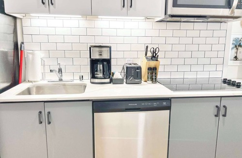 East Village Apartment | Executive Suite | 3 Blocks from Gaslamp Quarter