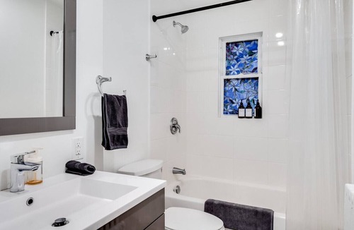 New Edinburgh Apartment | Executive Suite 3BR - Close to Downtown Ottawa