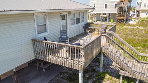 Ocean City Beach House | Experience ocean views in this 3-bedroom Beachside Bungalow in North Topsail Beach