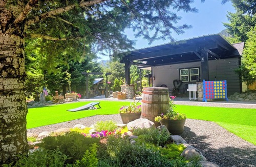 Randle Cabin | Explore by Day, Unwind by Night - Couples Cabin Near Trails, Creeks & Wildlife