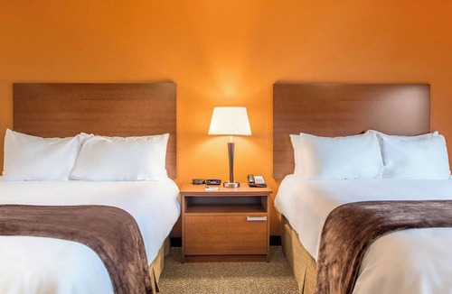 West Valley City Hotel | Explore Salt Lake/West Valley City – Room with Full Kitchen and Pet Friendly!