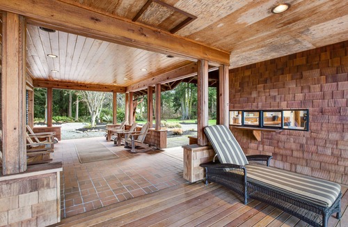 Freeland House | Exquisite oceanfront home with balcony, gym, & washer/dryer