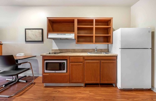 Davie Hotel | Extended Stay America Select Suites - Fort Lauderdale - Airport - West
