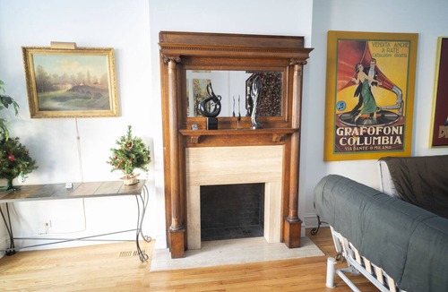 Lake View East Apartment | Extra Large Authentic Chicago Graystone walk to Wrigley, Lakefront & Restaurants