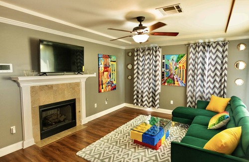 Gentilly House | Extravagant Home! FREE Off st parking! Games! Jacuzzi tub!