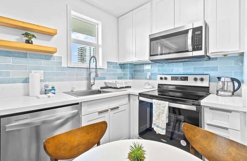 McCully - Moiliili Apartment | Fabulous Renovated Honolulu Loft with A/C