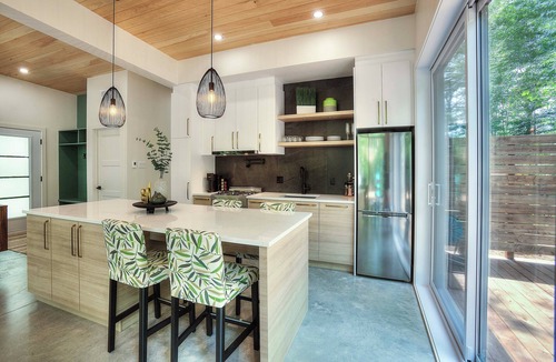 La Conception Cottage | Fall in Tremblant Jacuzzi Sauna Dogs welcome
