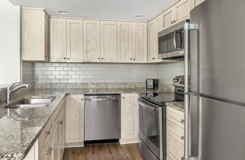 Sea Scape Hotel | Family 3BR Loft w/Full Kitchen: 1.3 mi to Kitty Hawk Pier & Fishing Lakes