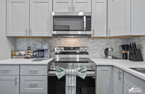 Sand Lake Apartment | Family-friendly, Mountain Views, Cozy 2-bedroom apartment in Anchorage