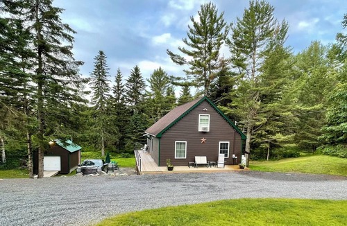 Oquossoc Cabin | Family & Pet Friendly - Rangeley Lake Water & Beach Access