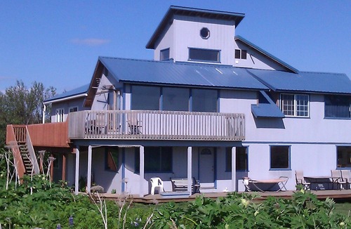 Happy Valley House | Family-sized Bluff House Overlooking the Beautiful Cook Inlet with Mountain View