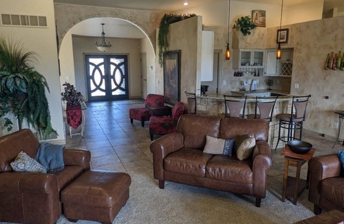 Penrose House | Family Sized, Spacious 2 Story, Mountain Views, Pool Table, Smart T.V's