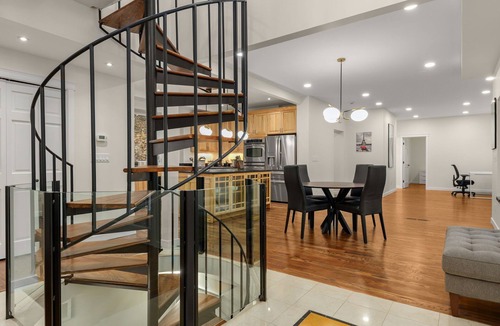 Sammamish House | Fantastic 5-bedroom house with AC in charming Sammamish