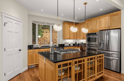 Sammamish House | Fantastic 5-bedroom house with AC in charming Sammamish