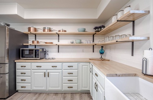Fruita House | Farmstead III: Monument Views + 85" TV