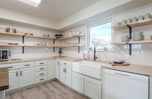 Fruita House | Farmstead III: Monument Views + 85" TV