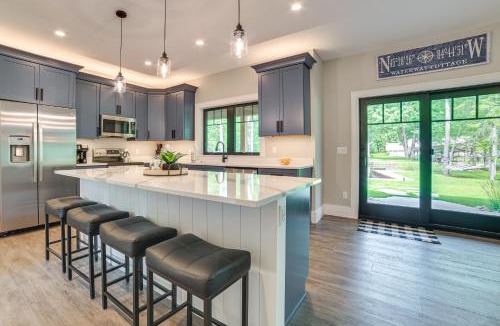 Alanson House | Fire Pit & Lake Views: Cozy Crooked River Retreat!
