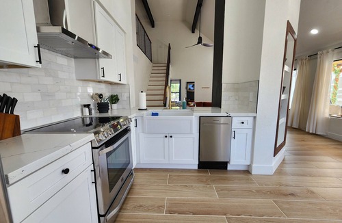Rose Garden Place House | Firepit & Friends Modern, Intimate Backyard & More