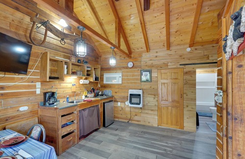 Ridgeway Cottage | Fish, Hike & Explore: Lakefront Cabin in Soldotna