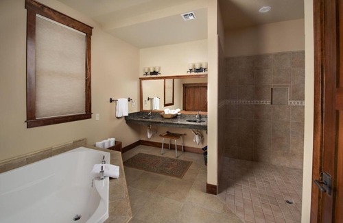 Sisters Hotel | FivePine Lodge