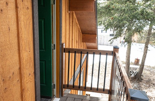 Woods Bay Cabin | Flathead Moose Getaway Cabin - 1 mile to a Flathead Lake Beach