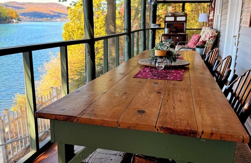 Lake George House | Float through your summer vaca on the lake in your 4 bed lakeside home.