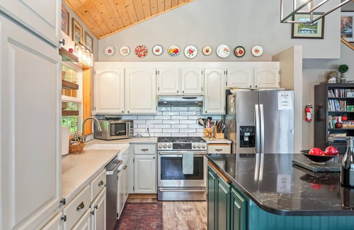 Leavenworth Cabin | Forest Gem: Peaceful | Dog-friendly | Hot Tub
