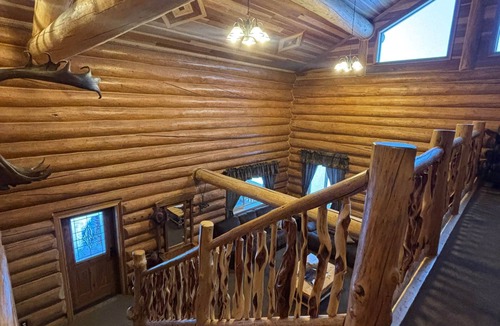Palmer Bed & Breakfast | Forest Nap Room @ Alaska Knotty Pine B&B ~ Queen Bed, Private Bathroom