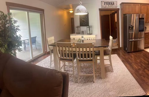 Forks House | Forks Home in the Forest Hot Tub 3 bedroom plus bonus bed/office 2.5 bath