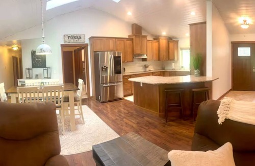 Forks House | Forks Home in the Forest Hot Tub 3 bedroom plus bonus bed/office 2.5 bath