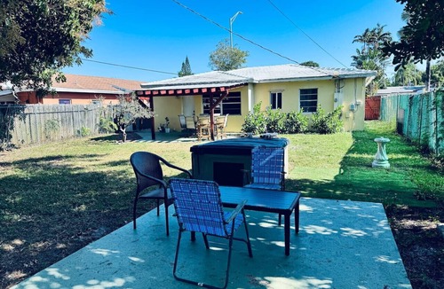 Poinsettia Heights House | Fort Lauderdale Gem Private Yard and Patio
