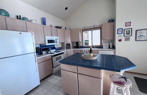 Fox Island House | Fox Island Beachfront Retreat - Kayaks, Canoe, Paddle Board & Epic Sunsets