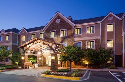 Maple Grove Condo | Free Breakfast. Gym. Great for Business Travelers!